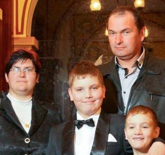 Helga Gyuri Szabo Batancs Helga Gyuri Szabo Batancs - nagradna igra - lasersko uklanjanje dioptrije