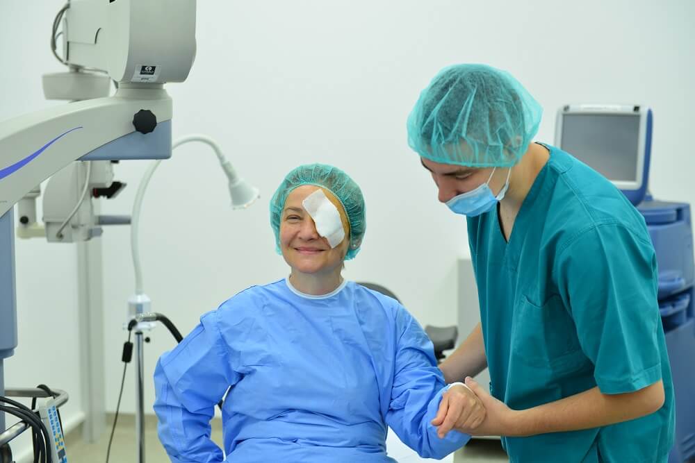 Davanje injekcije u oko