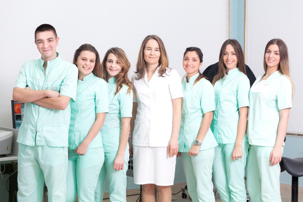 dr Branka Ivošević sa timom medicinskih tehničara